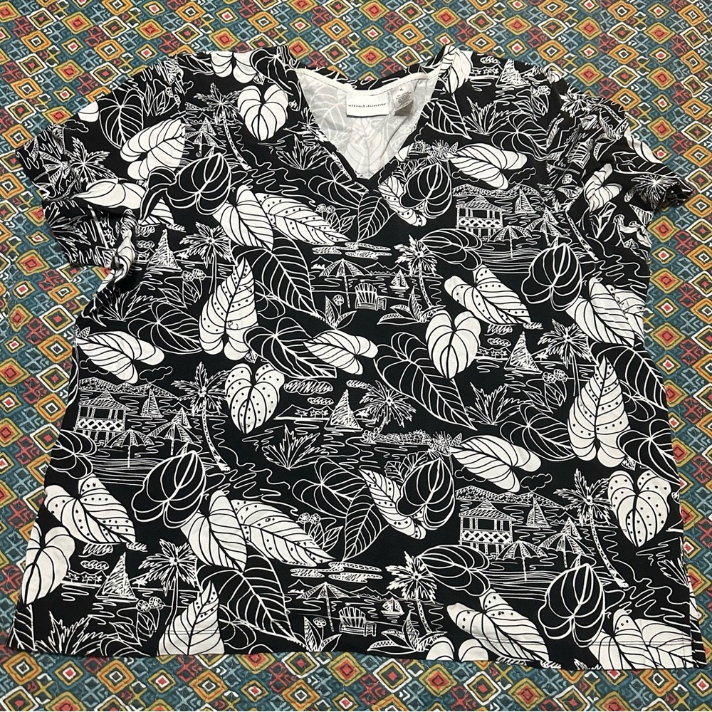 Black and White Tropical Print Women's Short Sleeve Top